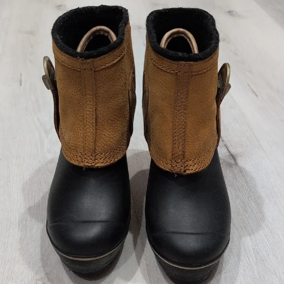 Sorel Women's Black and Tan Heeled Boots - Picture 2 of 10